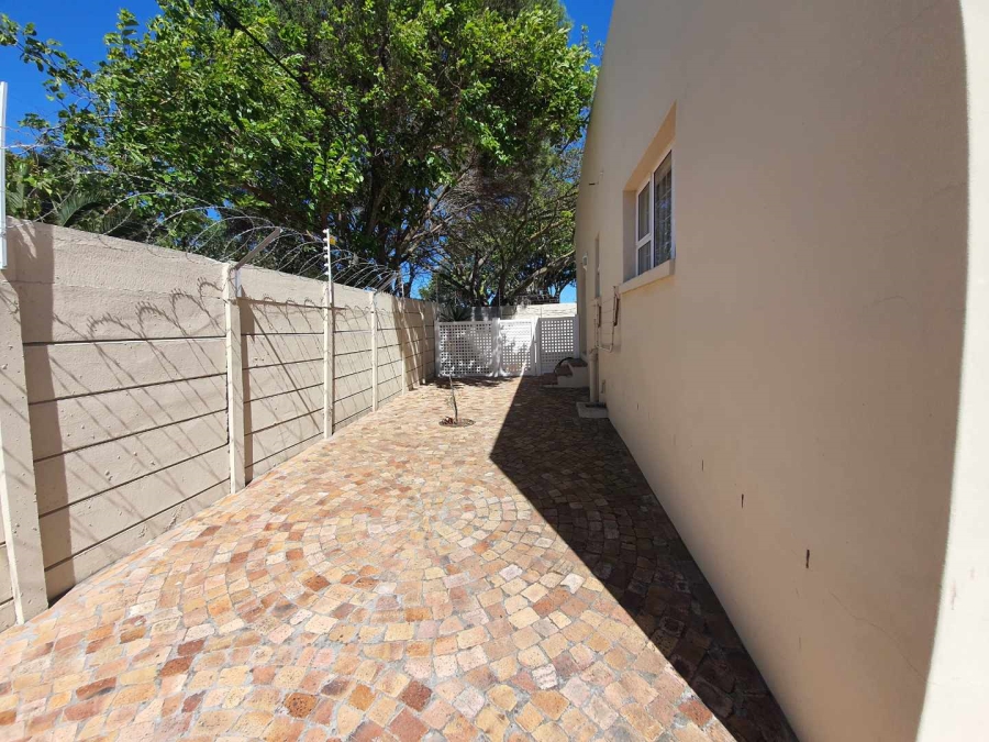 To Let 1 Bedroom Property for Rent in Table View Western Cape